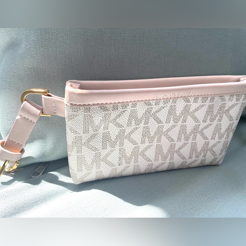 Michael Kors Belt bag. Pink